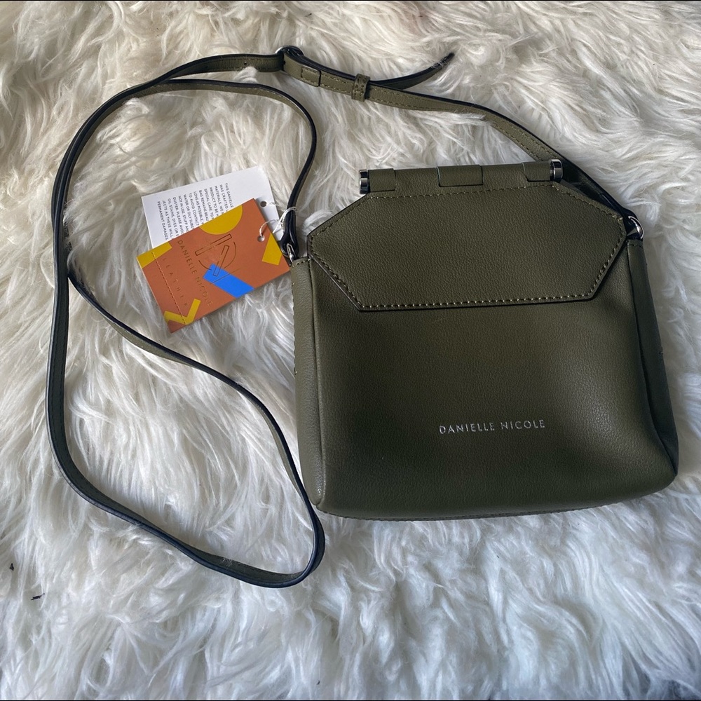 New Danielle Nicole $128 - image 1